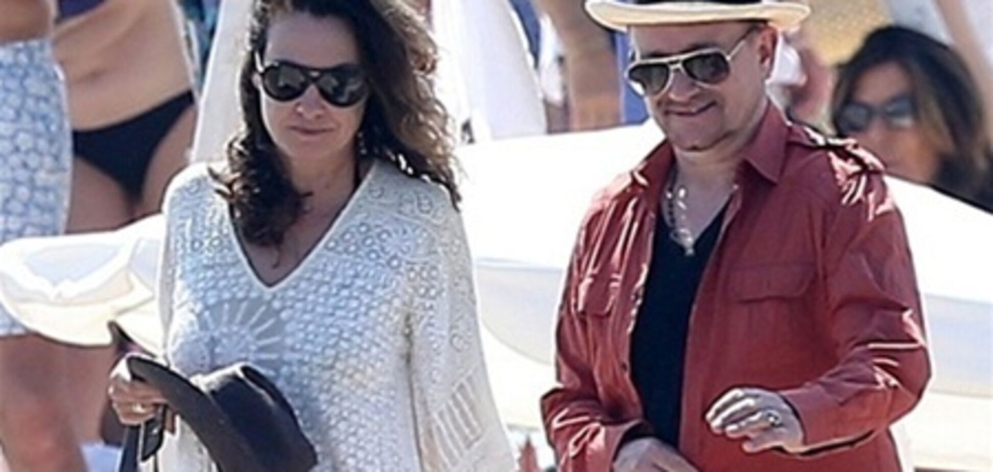 Жена вытащила фронтмена U2 на французскую Ривьеру