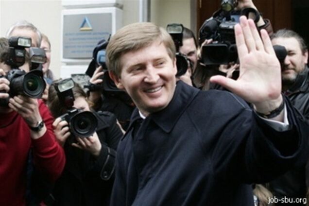 Ахметов продает аптечный холдинг