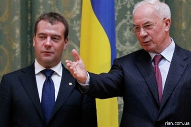 Азаров зустрітися з Медведєвим у Сочі 12 липня