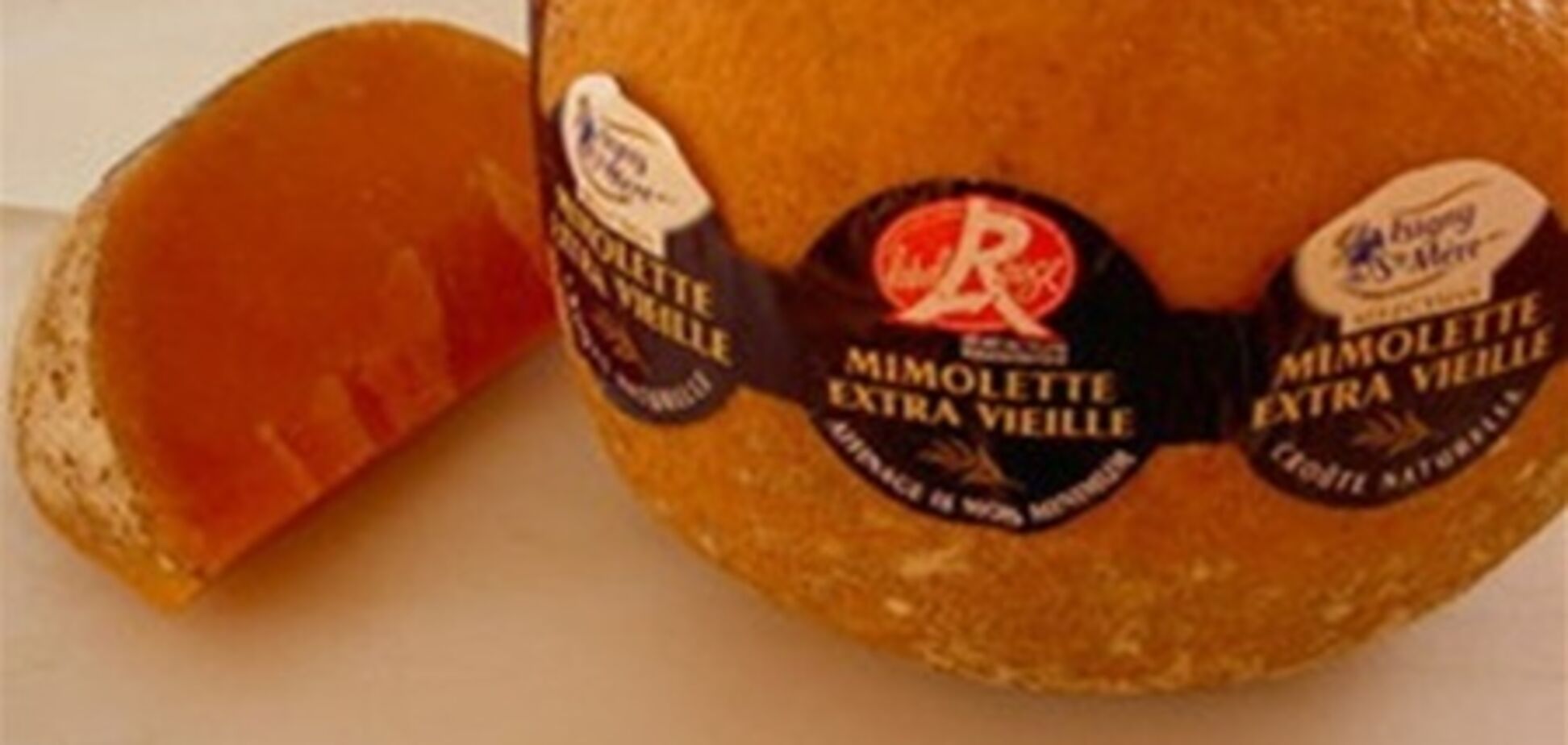 США запретили продавать французский сыр с личинками