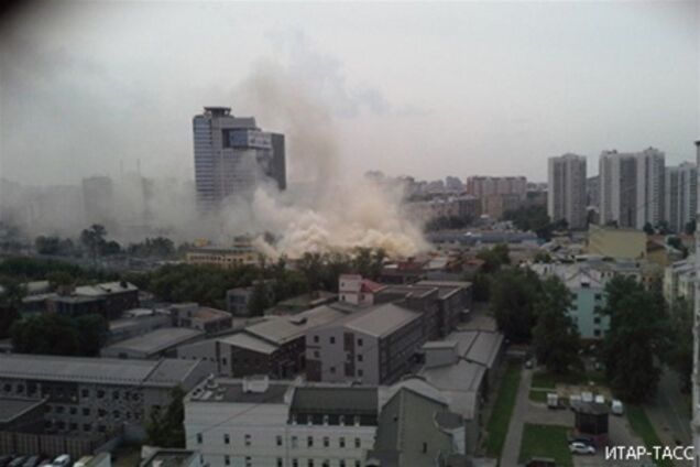 Пожежа в московському ТЦ біля метро загасили
