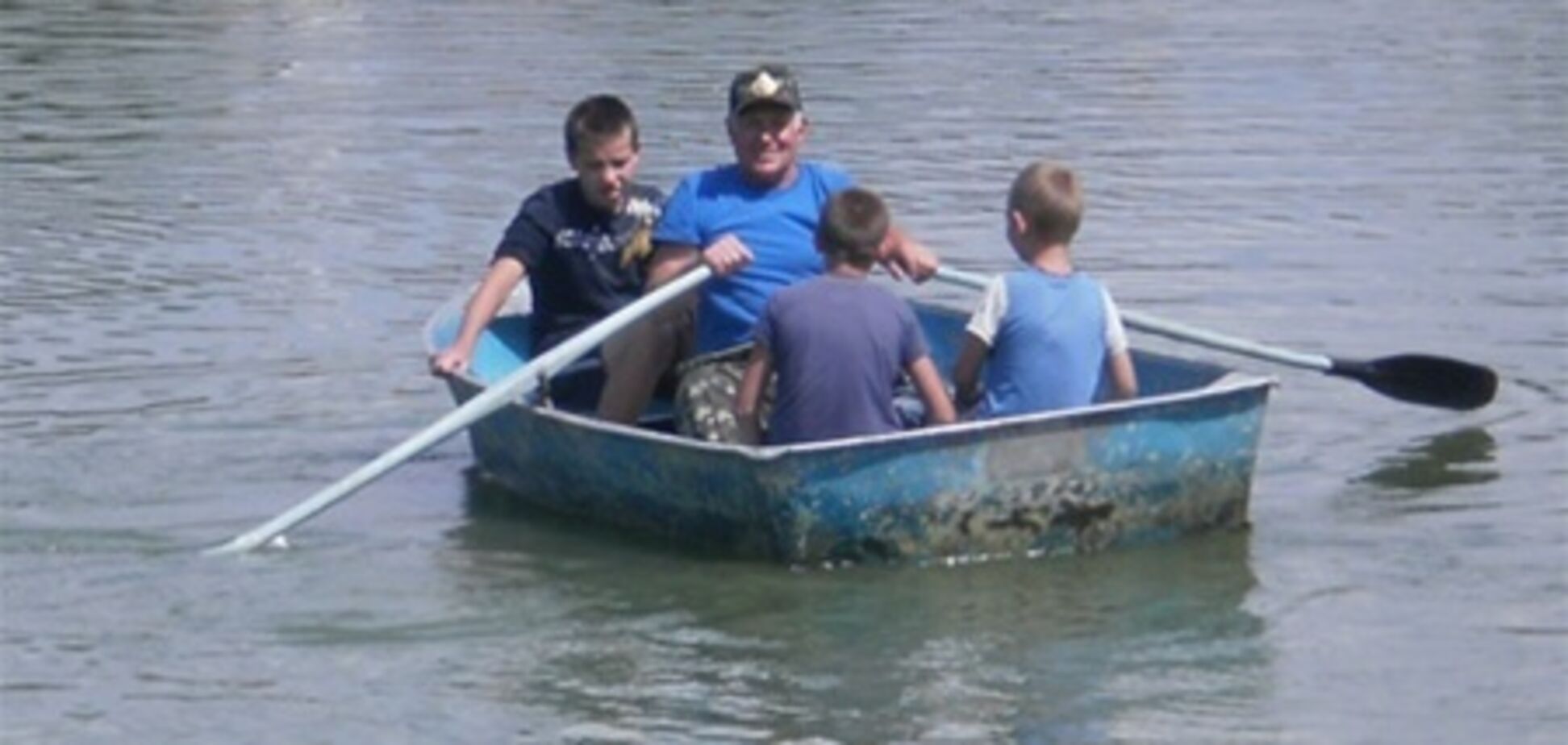 Игры детей с самодельным плотом едва не обернулись трагедией