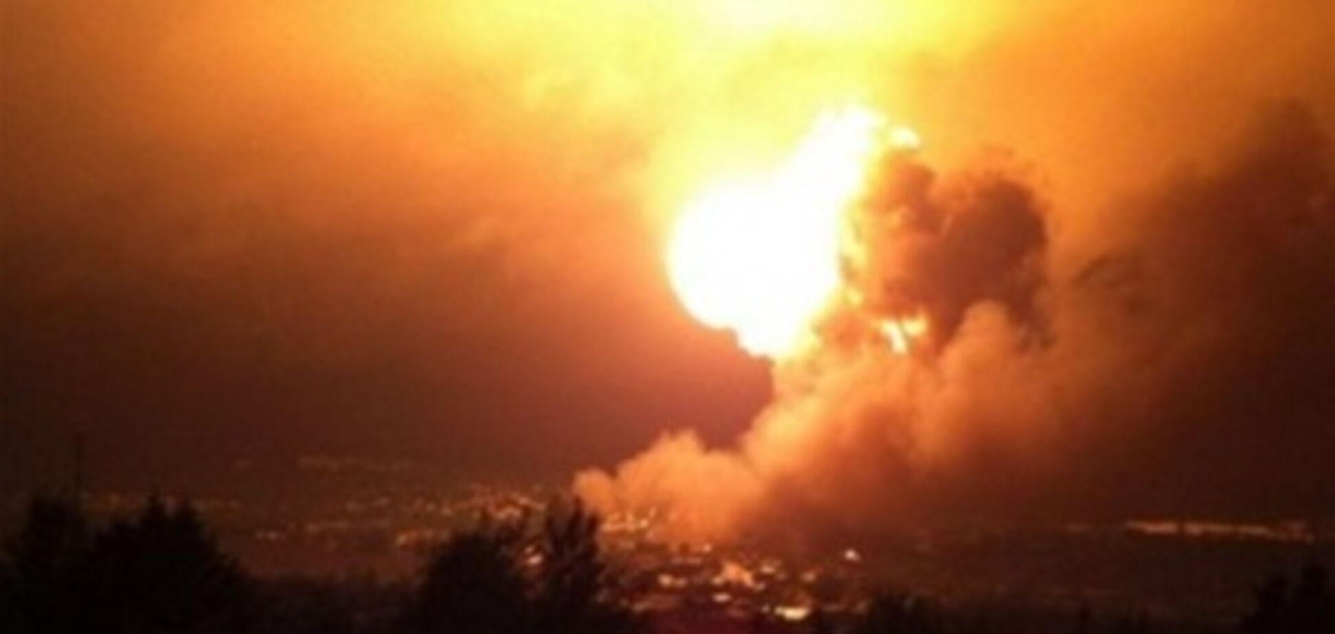 Поезд с нефтью взорвался в черте города в Канаде