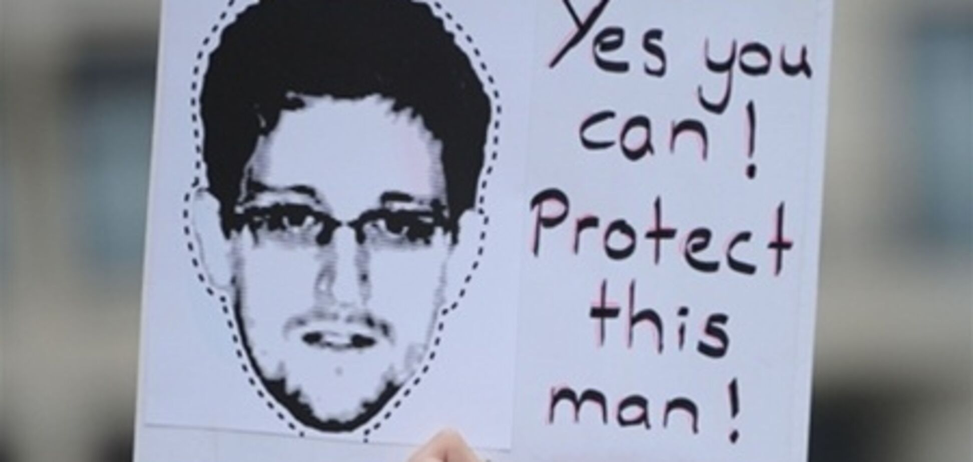 Сноуден: США відстежують інтернет-трафік і телефони РФ 