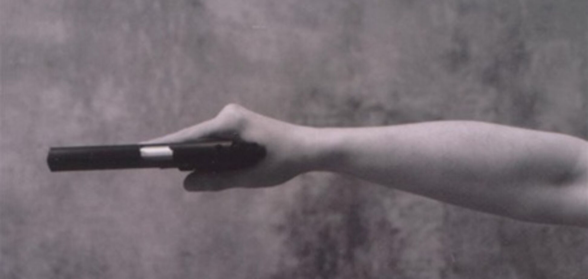 На Донеччині чоловік з вікна розстріляв галасливу компанію: постраждала дівчина