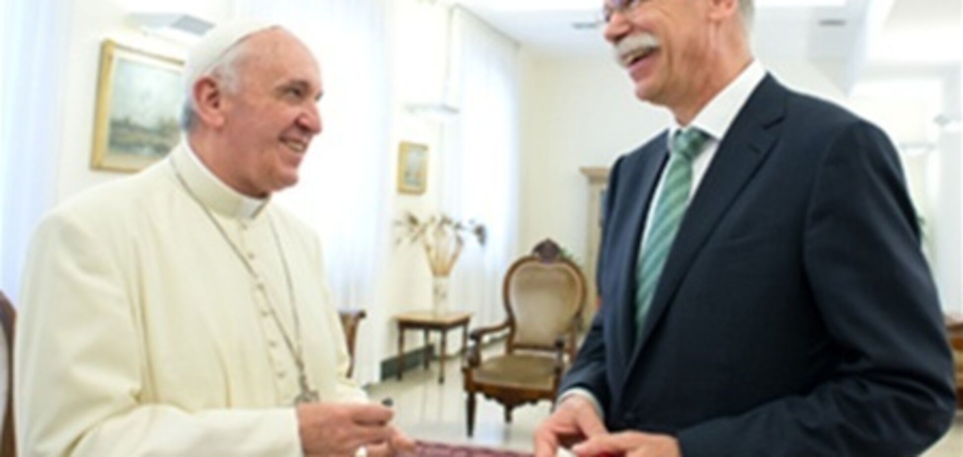 Папа Римский призвал священников отказаться от дорогих авто