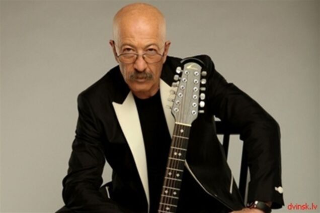 Розенбаум первым в России получит биометрический паспорт