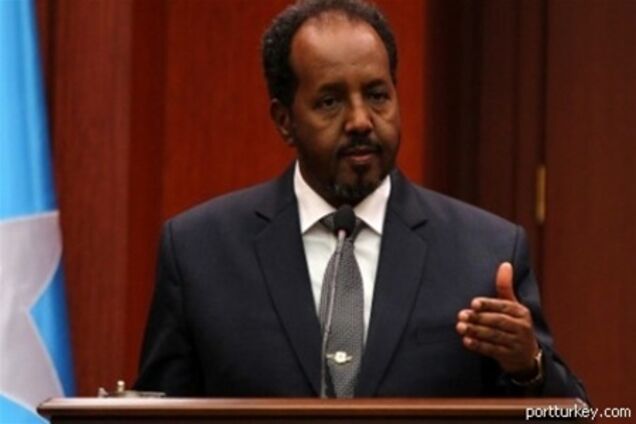 Самолет главы Сомали вспыхнул в воздухе