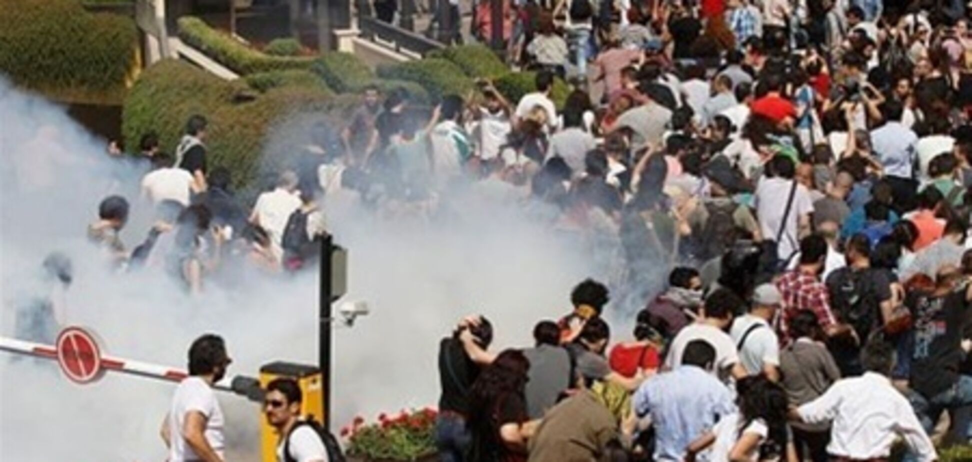 Демонстрантов у парка Гези разогнали слезоточивым газом