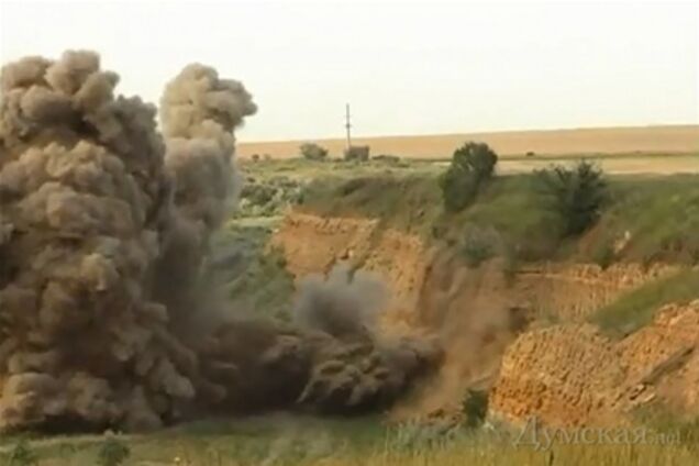 Полтысячи найденных на побережье боеприпасов взорвали под Одессой