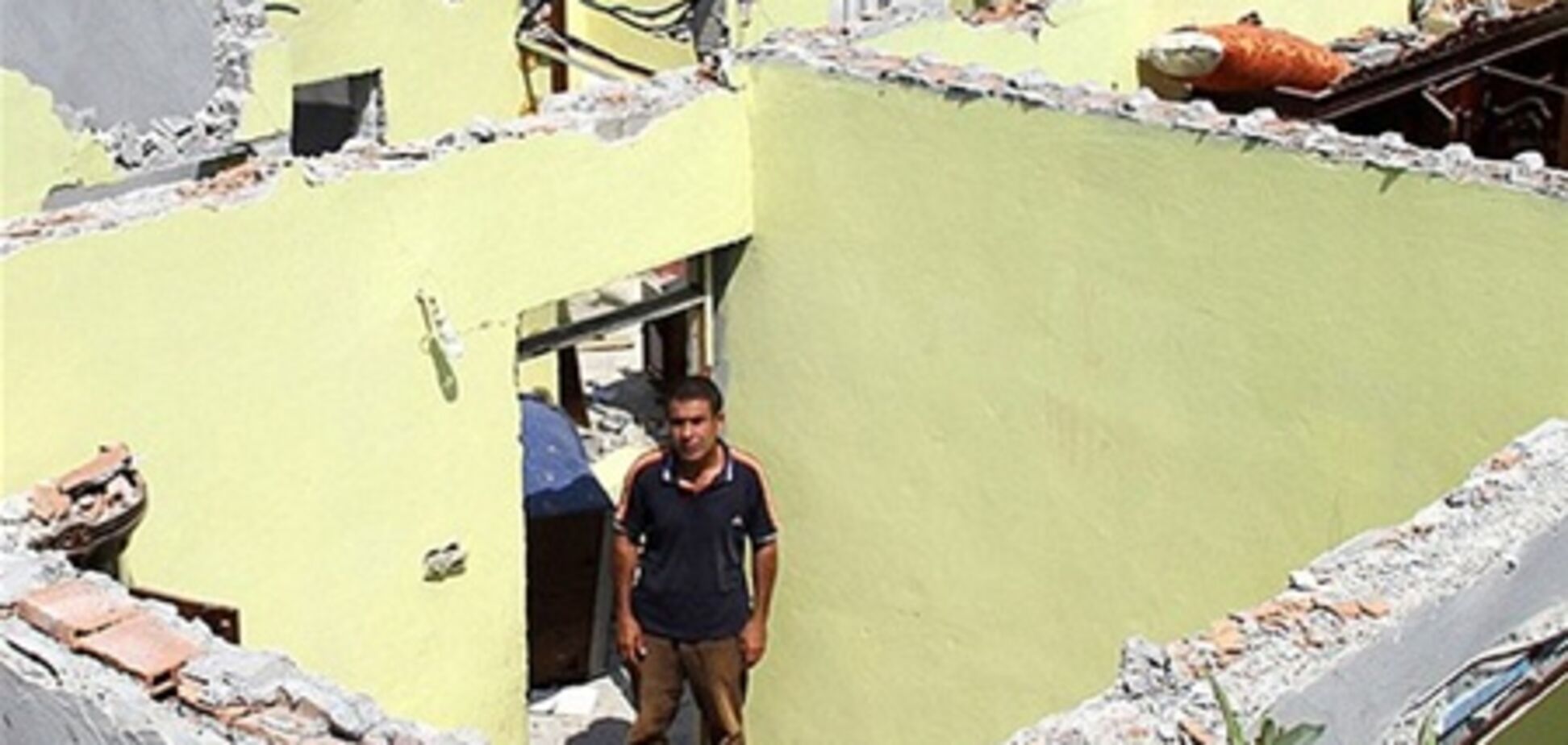 Розлучення по-турецьки: дружина забрала з дому все, включаючи вікна і дах