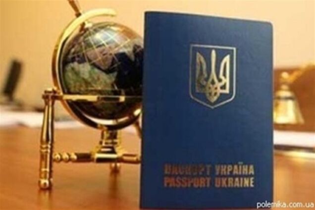 Украинцы за границей остались без действующих паспортов