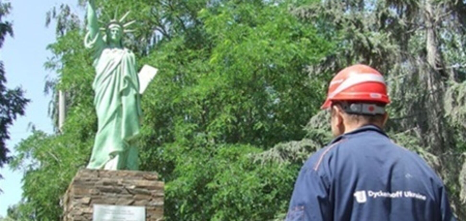 У Здолбунові замість Леніна поставили статую Свободи