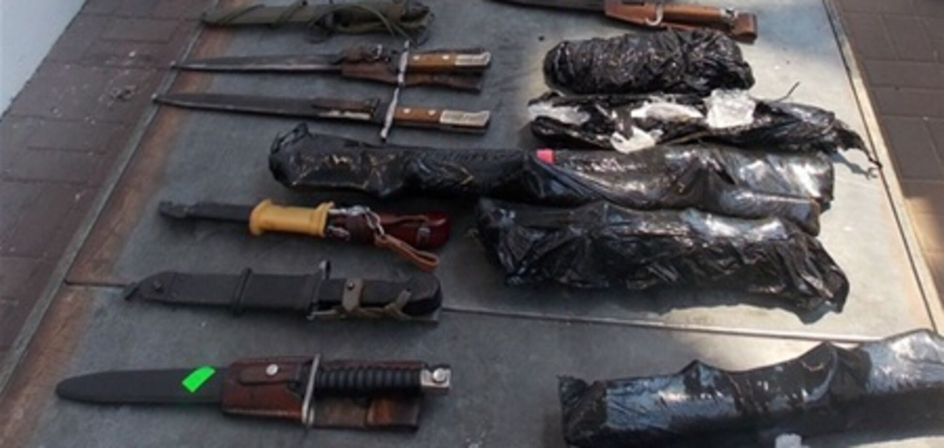 В Україну з Польщі везли арсенал зброї