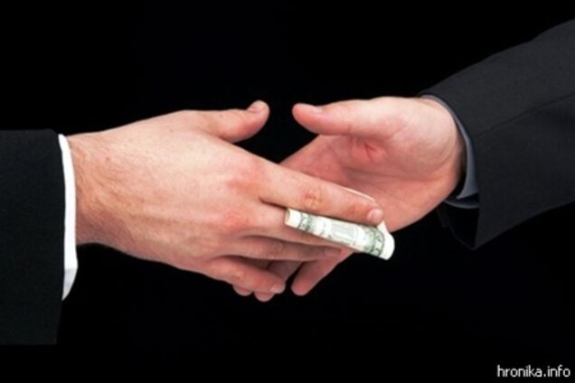 Transparency: каждый третий украинец давал взятку в 2013