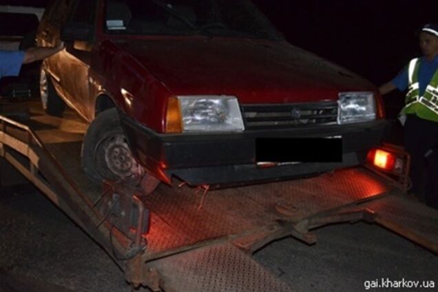 На Харьковщине пьяный гаишник на авто слетел в кювет