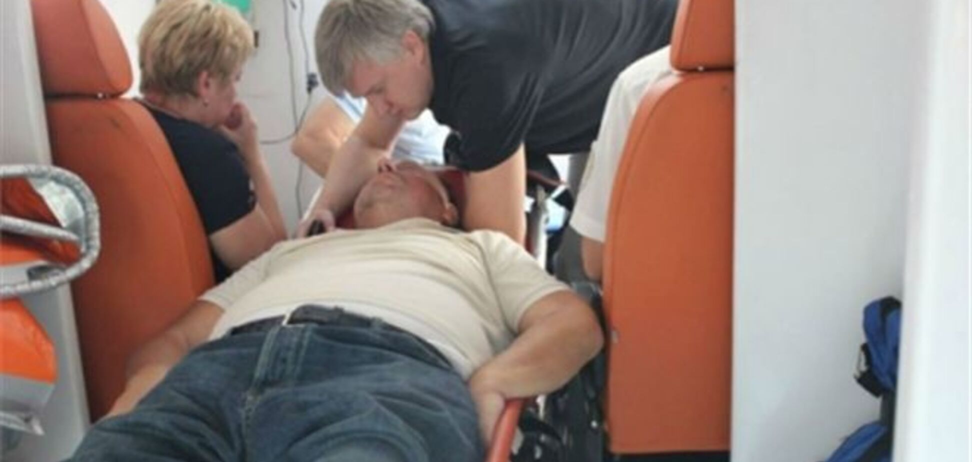 Ректора-взяточника Мельника доставили в суд на «скорой»