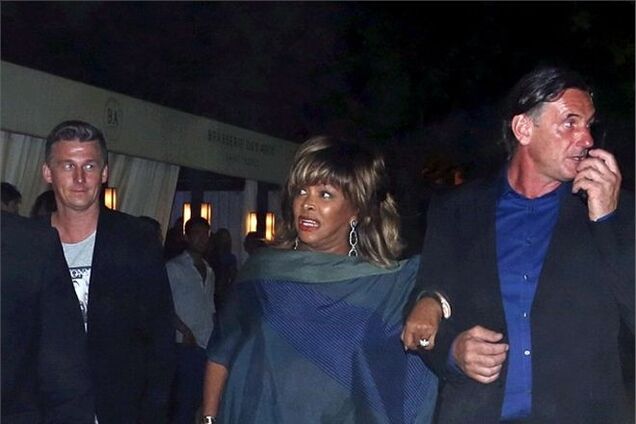 Тина Тернер показала обручальное кольцо