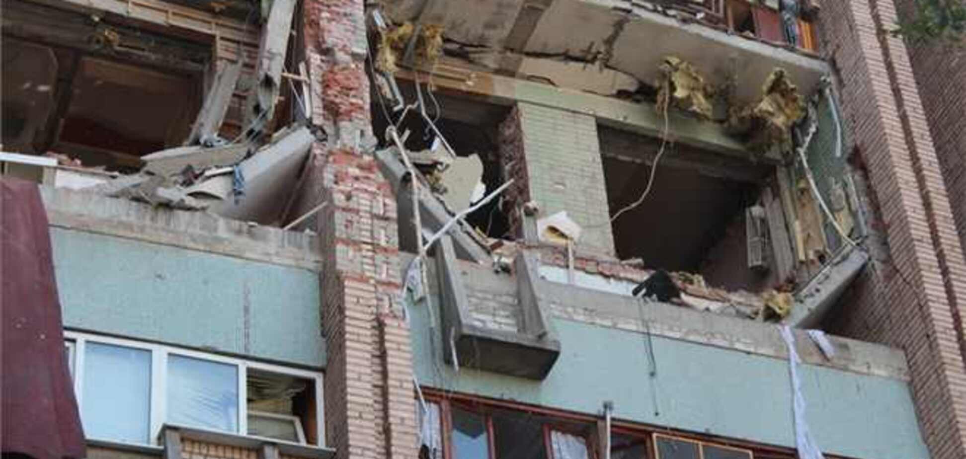 Азаров обещает матпомощь пострадавшим от взрыва дома в Луганске
