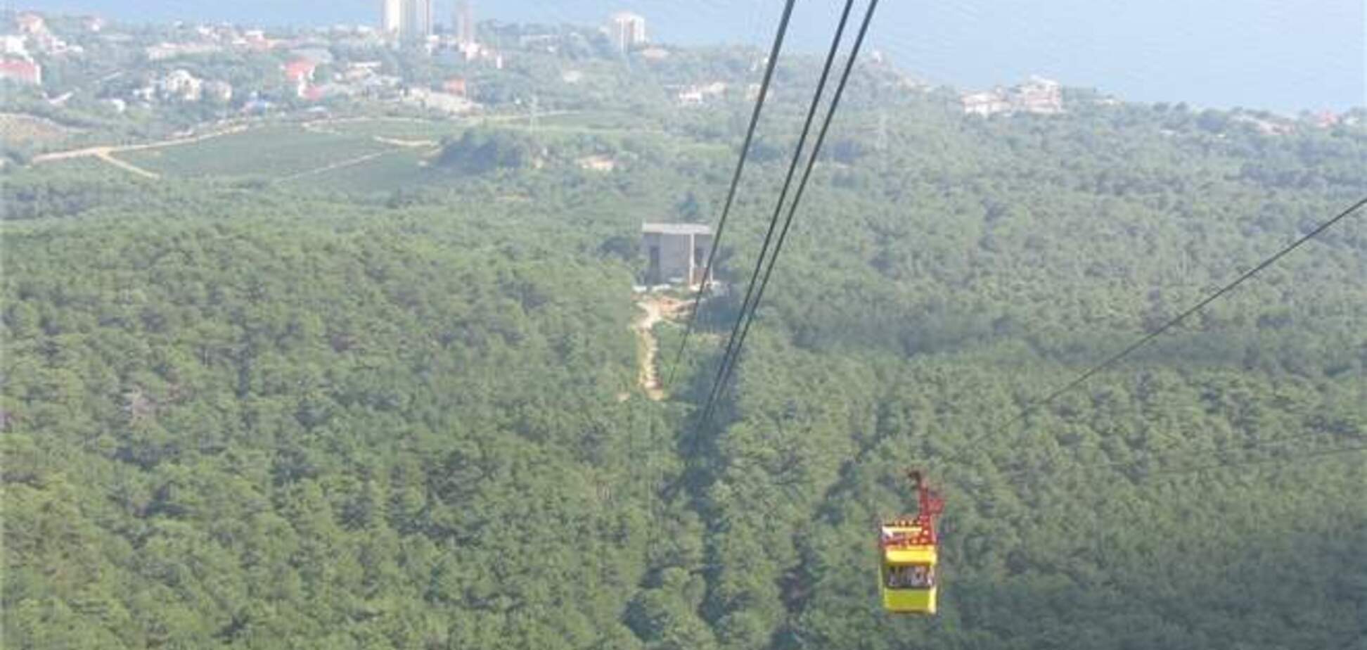 Туристы зависли под Ай-Петри из-за сломавшейся канатки