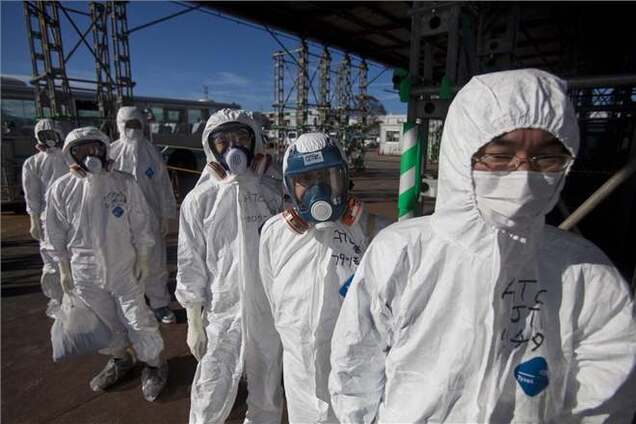 На 'Фукусиме' не менее 10 рабочих получили повышенные дозы радиации