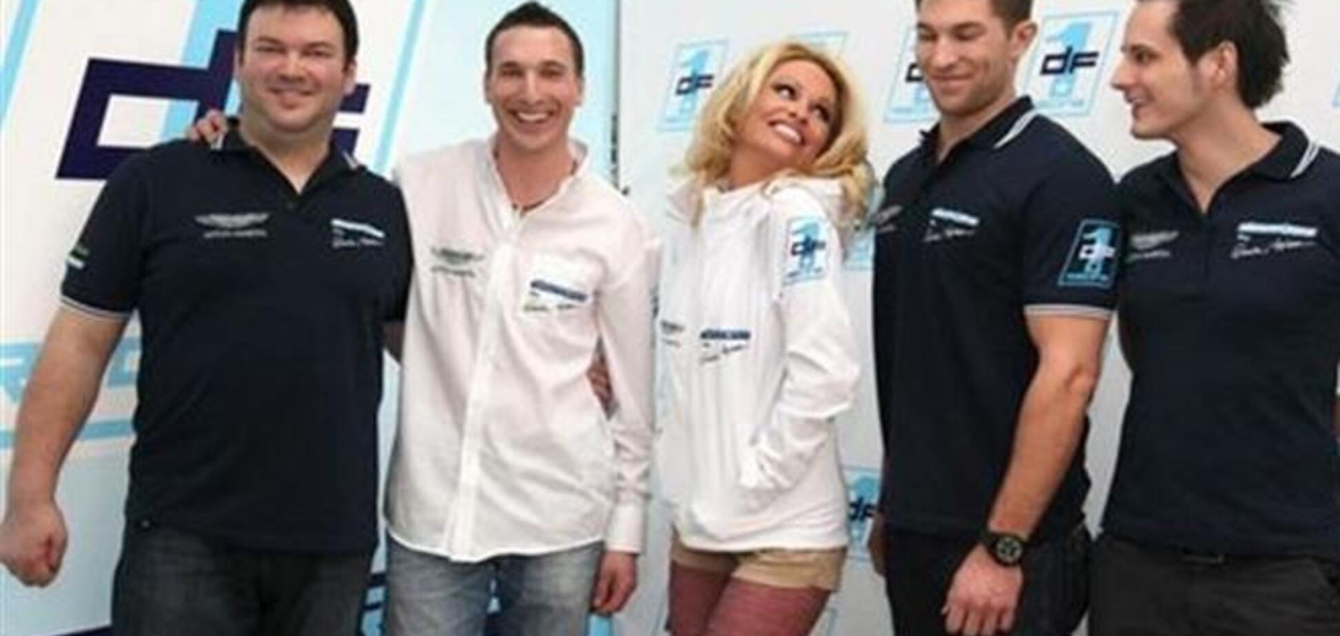 Памела Андерсон ушла в автоспорт