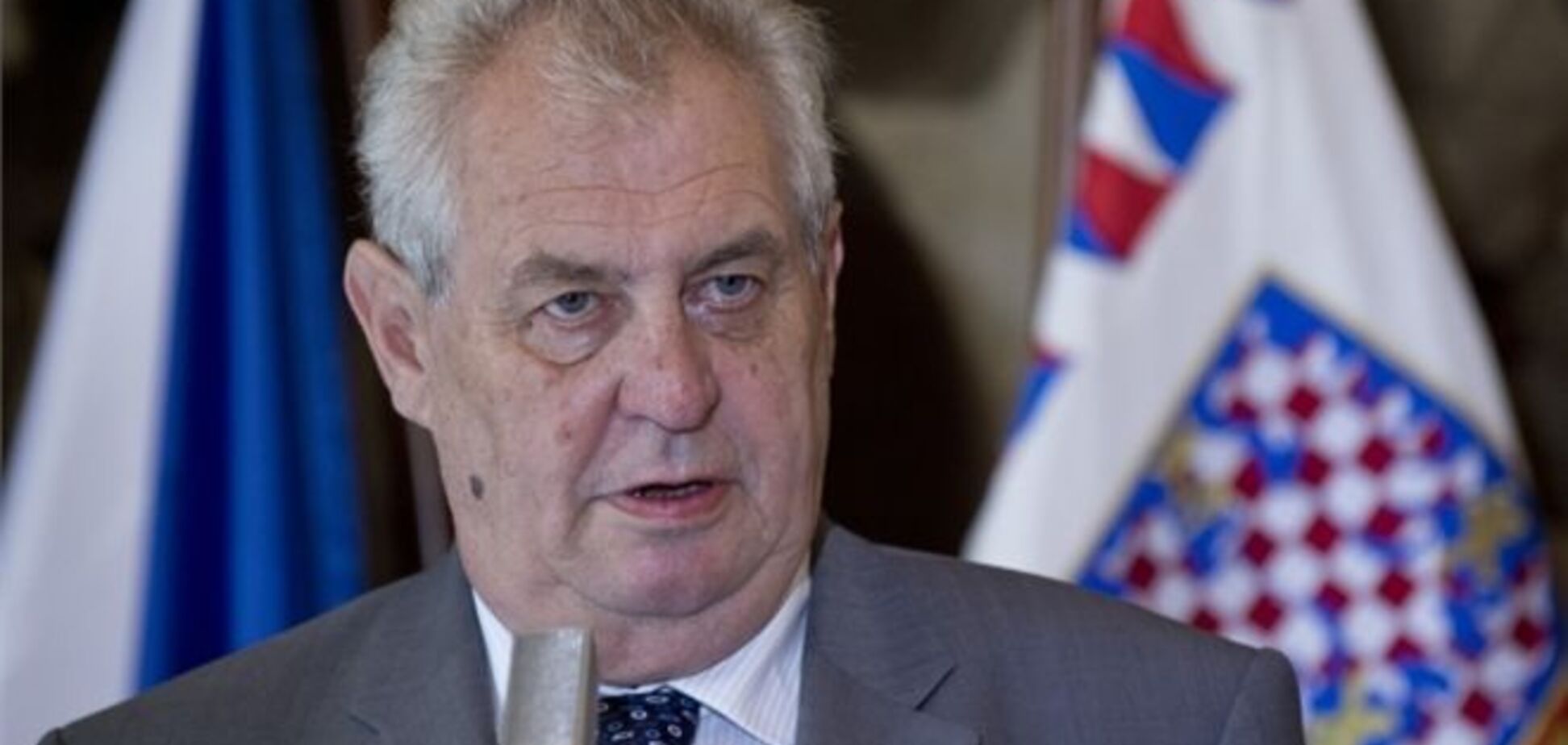 Уряд Чехії на чолі з прем'єром пішов у відставку