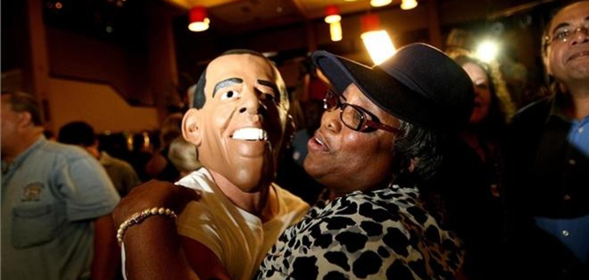 Американского клоуна выгнали с ярмарки за выступление в маске Обамы