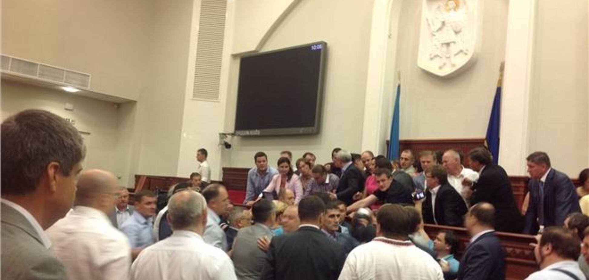 В Киевсовете предлагают лишать нардепов мандата за срыв городской сессии