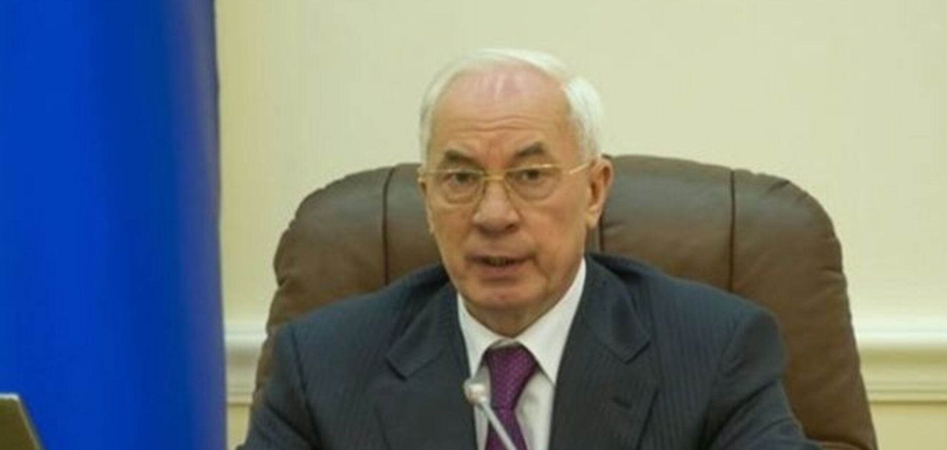 Азаров посоветовал министрам пойти в школы 1 сентября