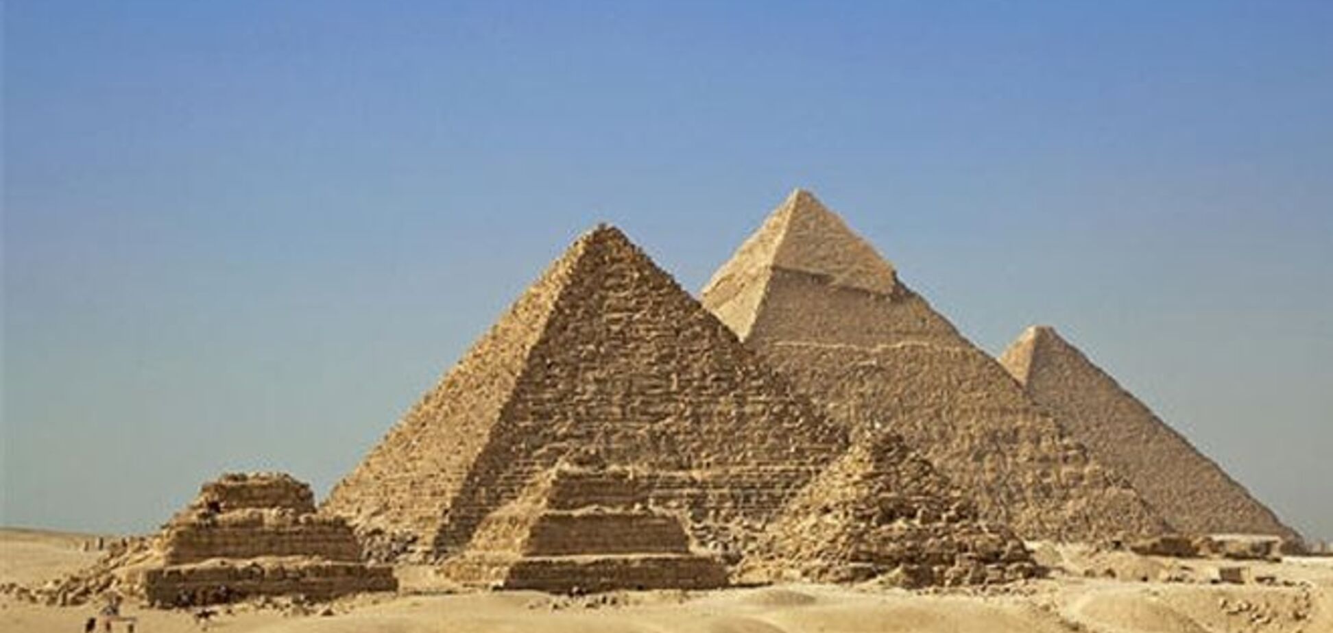 Пирамиды Египта закрыли для туристов из-за столкновений в Каире