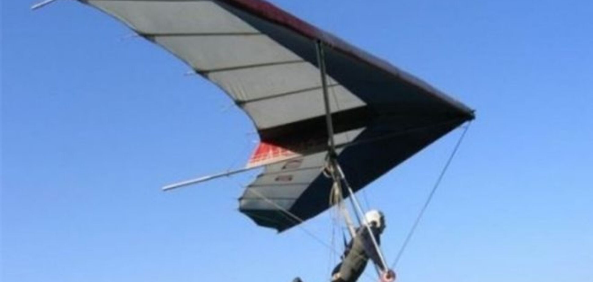 На Луганщині розбився дельтапланерист