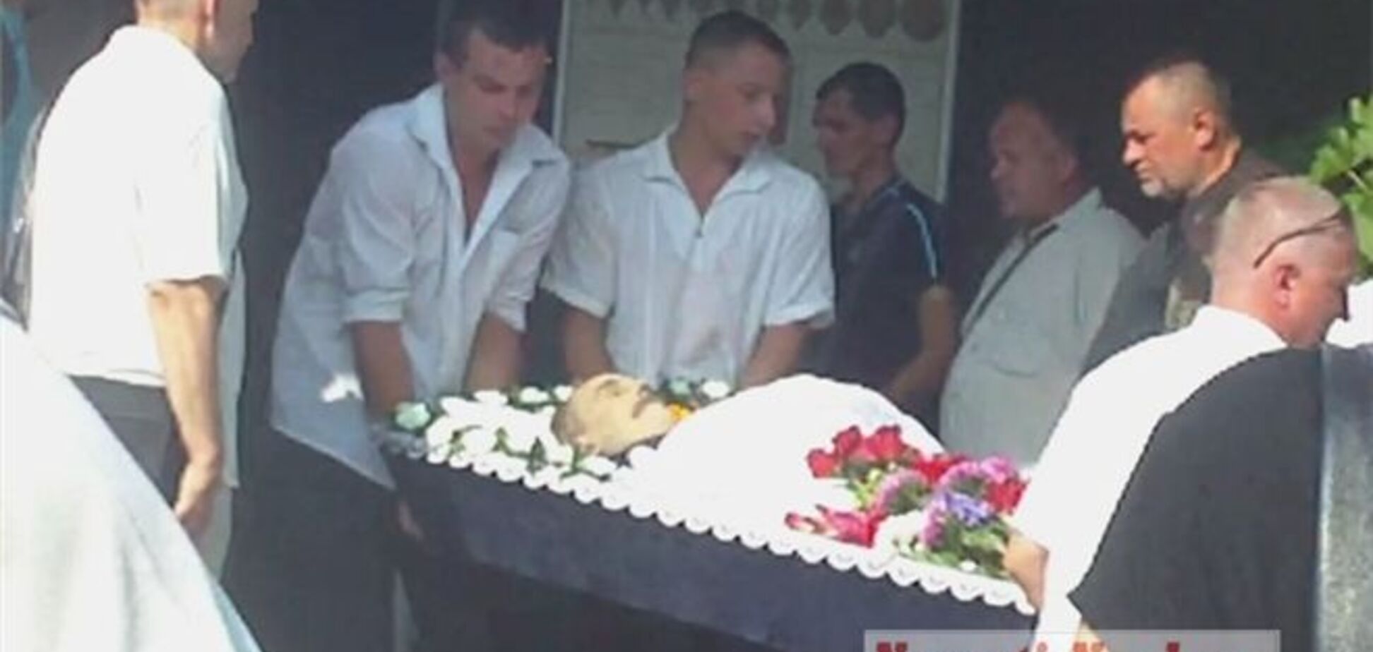 У Миколаєві поховали сім'ю, що стала жертвою різанини