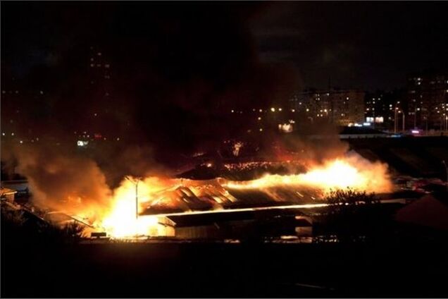 Пожар на Оболонском рынке: продавцы говорят о поджоге