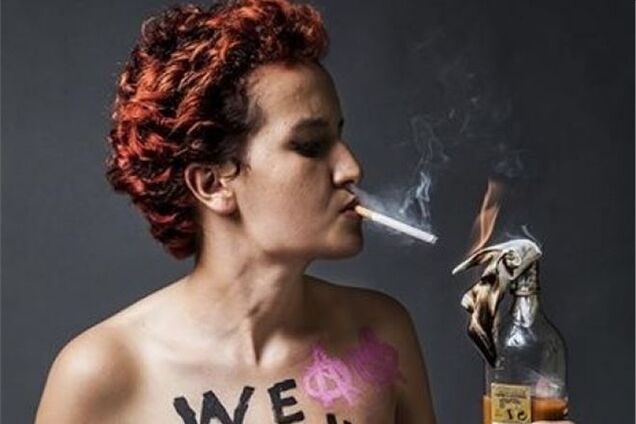 Звільнена з в'язниці туніська FEMENістка знову роздяглася