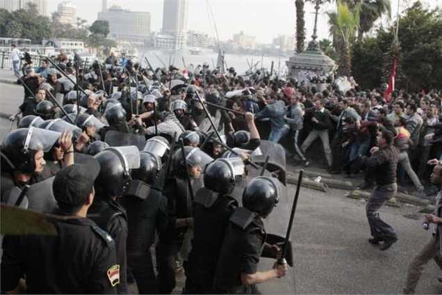 Поліції Єгипту дозволили застосовувати зброю проти демонстрантів