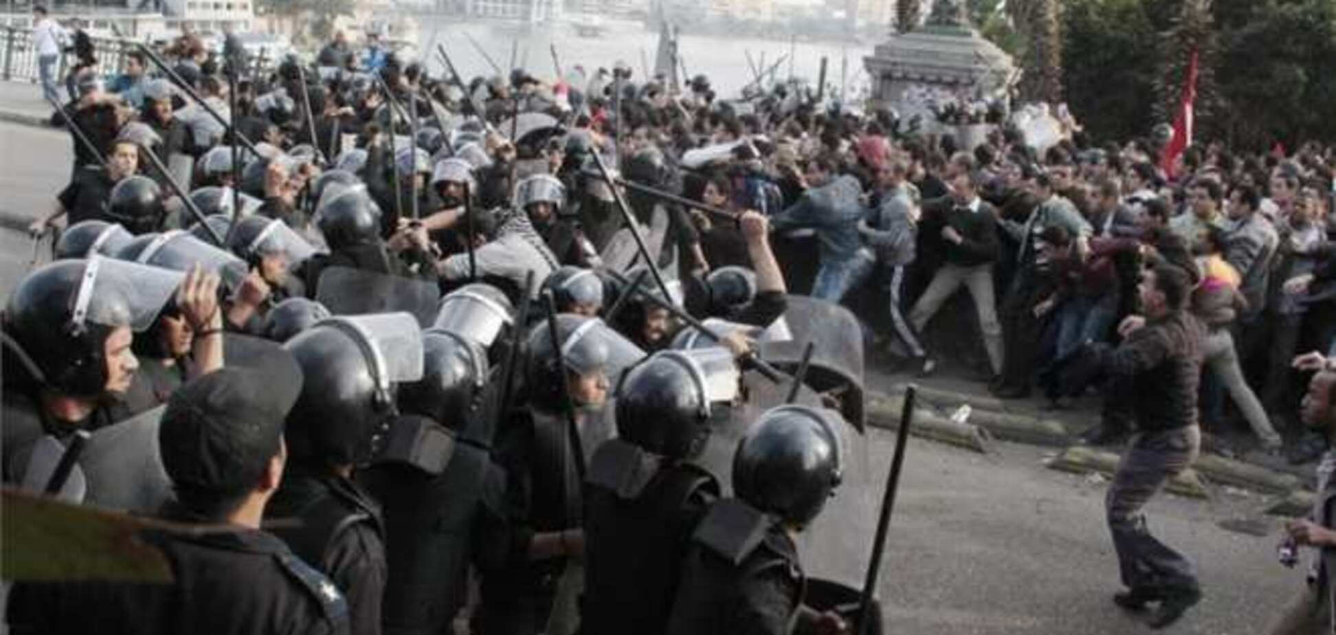Полиции Египта разрешили применять оружие против демонстрантов
