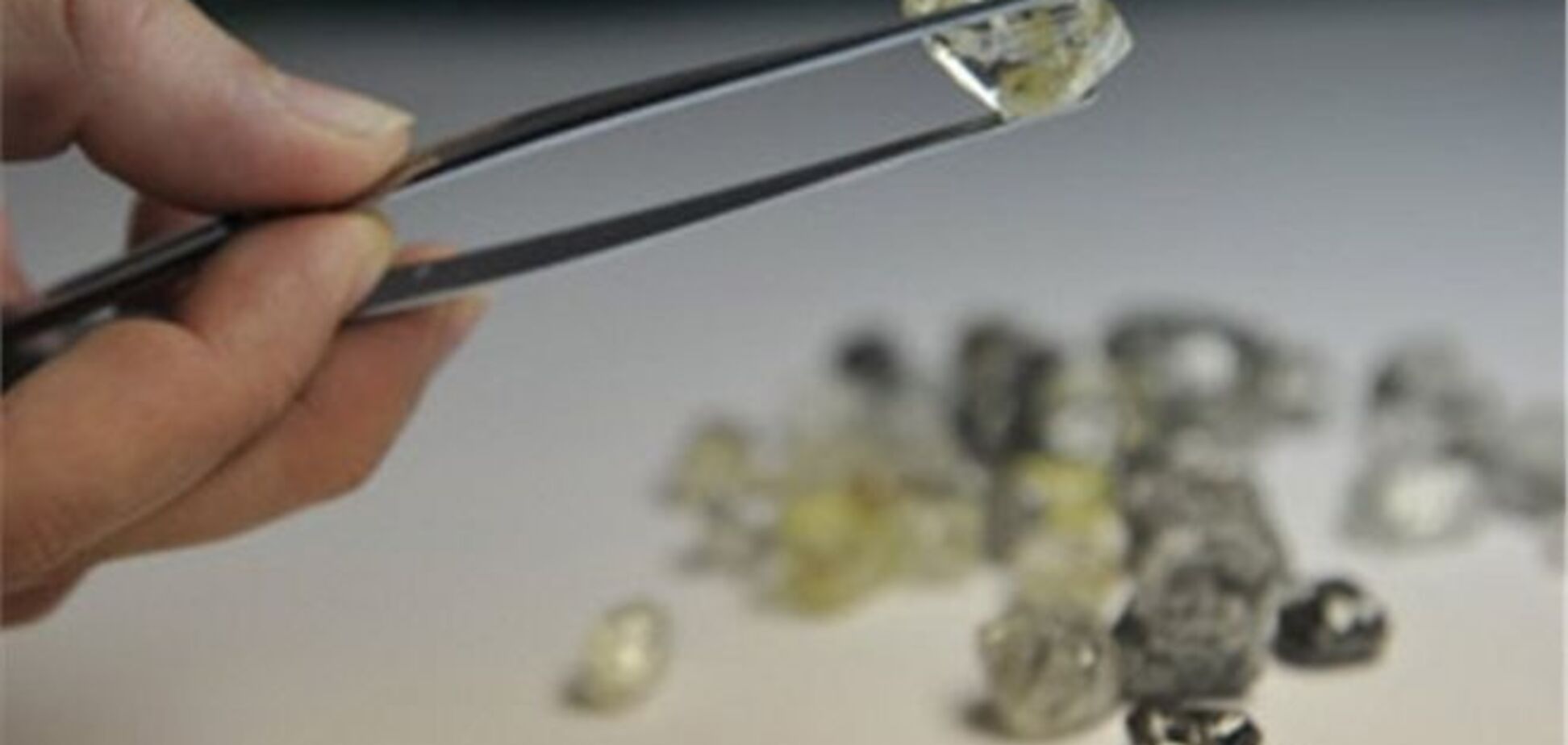 12-летний турист во время отдыха нашел огромный алмаз
