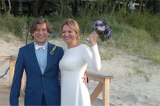 Солист 'Би-2' женился на своей жене еще раз