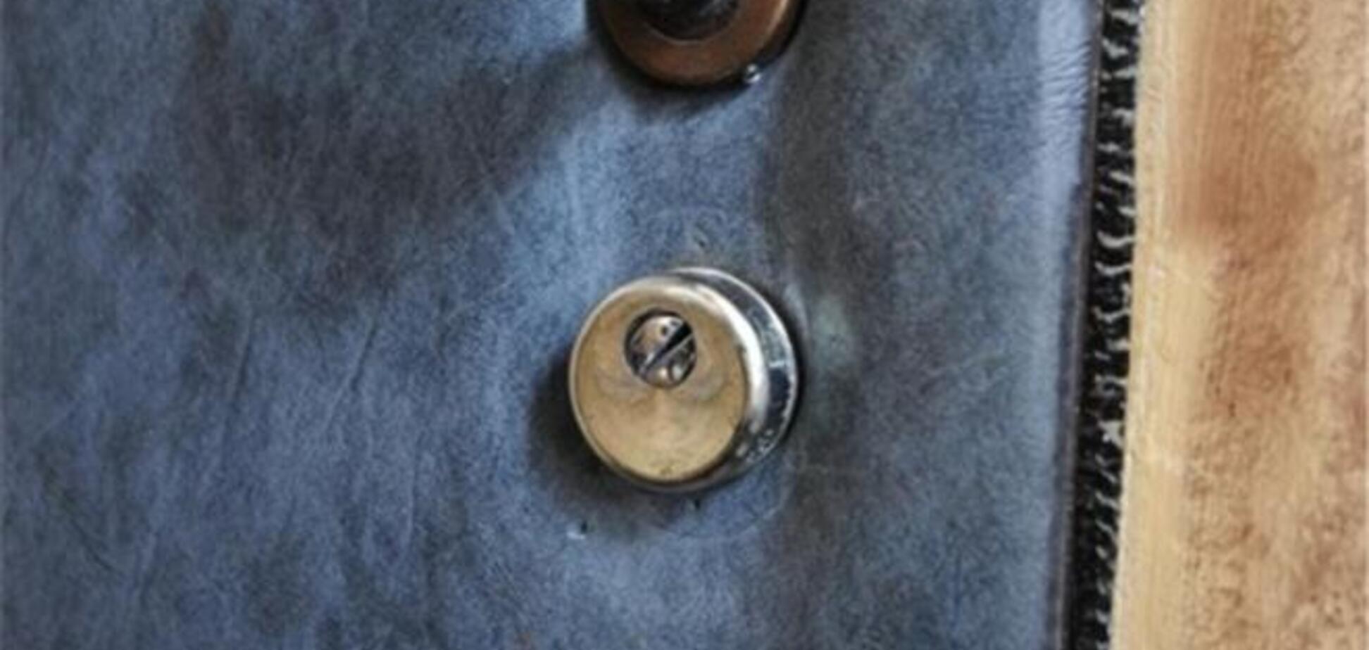 У Чернівцях 'жартівник' повісив на дверній ручці квартири гранату