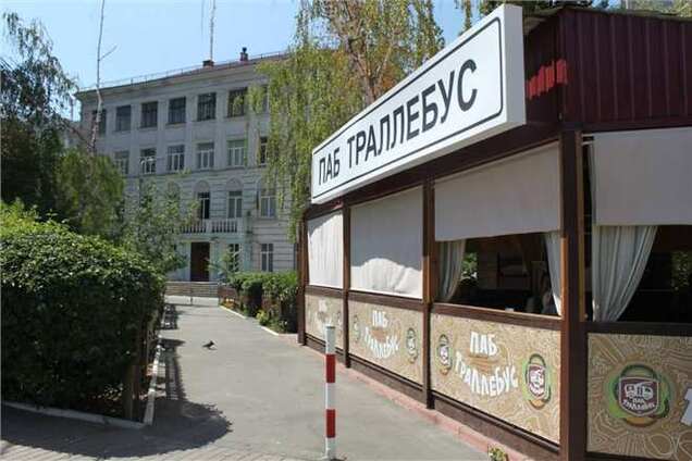 В Киеве возле школ продают алкоголь и сигареты 