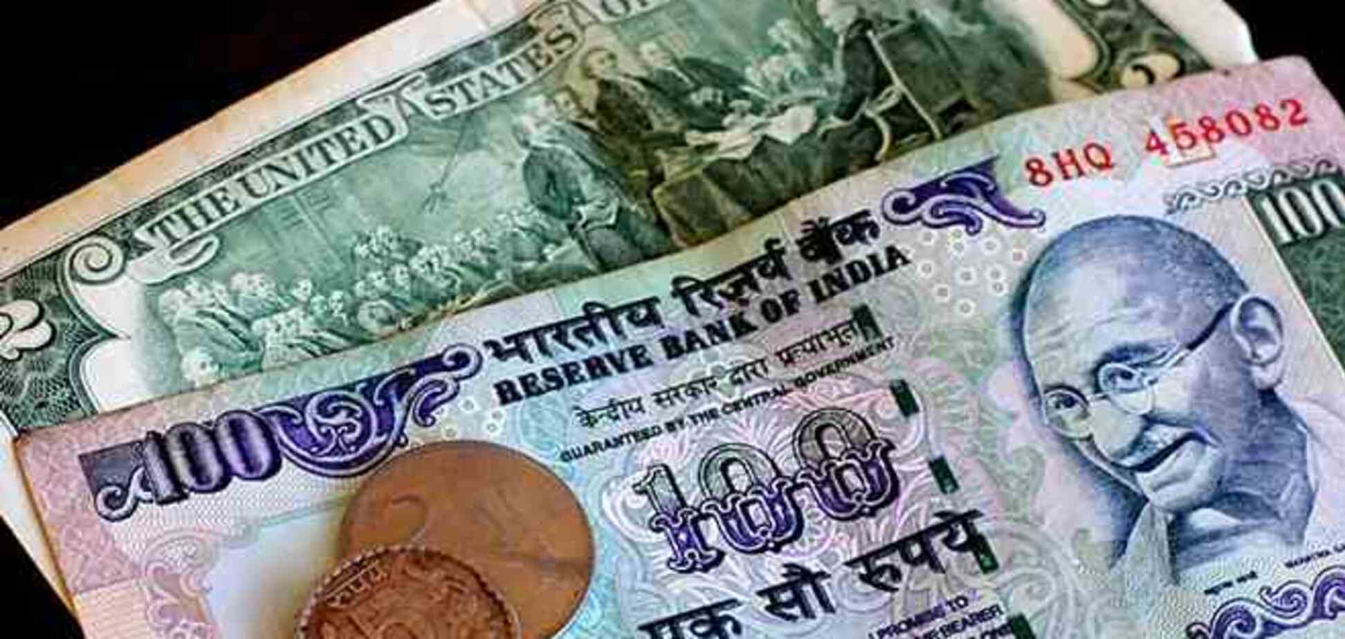 Индийская рупия побила рекорд по падению