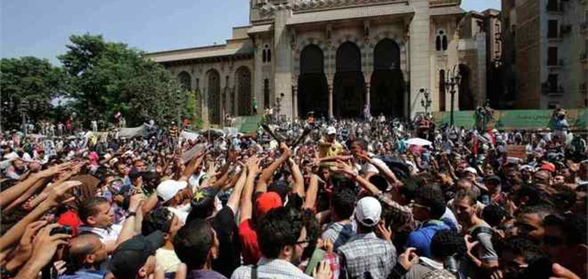 Поліція взяла штурмом мечеть в центрі Каїра