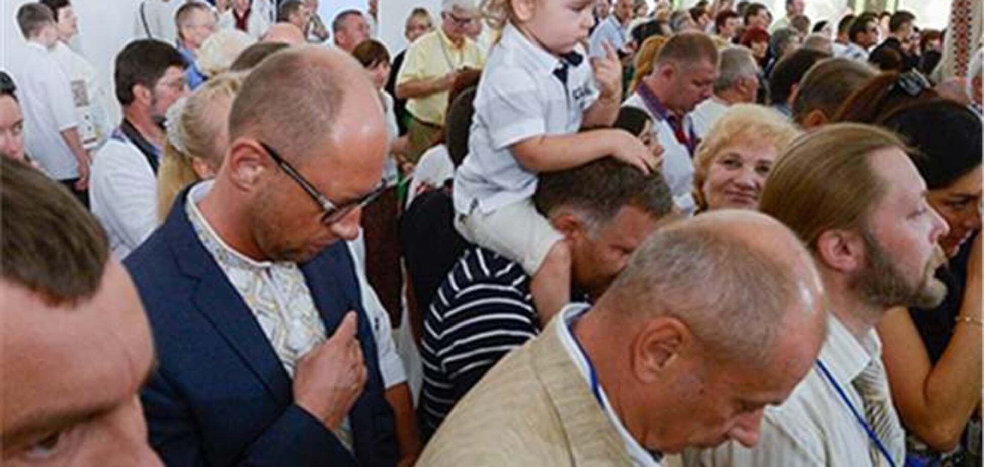 Яценюк побував на святкуванні Хрещення Русі 'для людей'