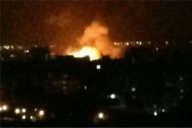 Водолазы проникли в носовой отсек затонувшей в Мумбаи подлодки