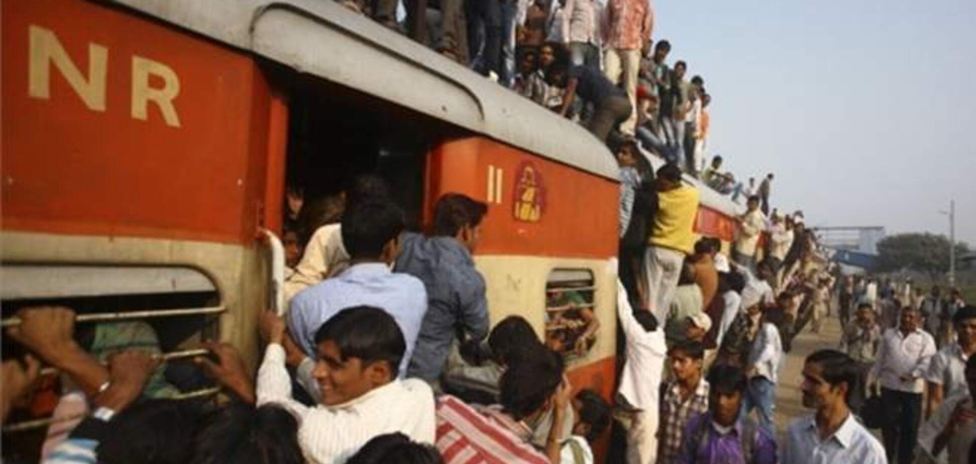 Залізнична трагедія в Індії: натовп взяла в заручники співробітників станції