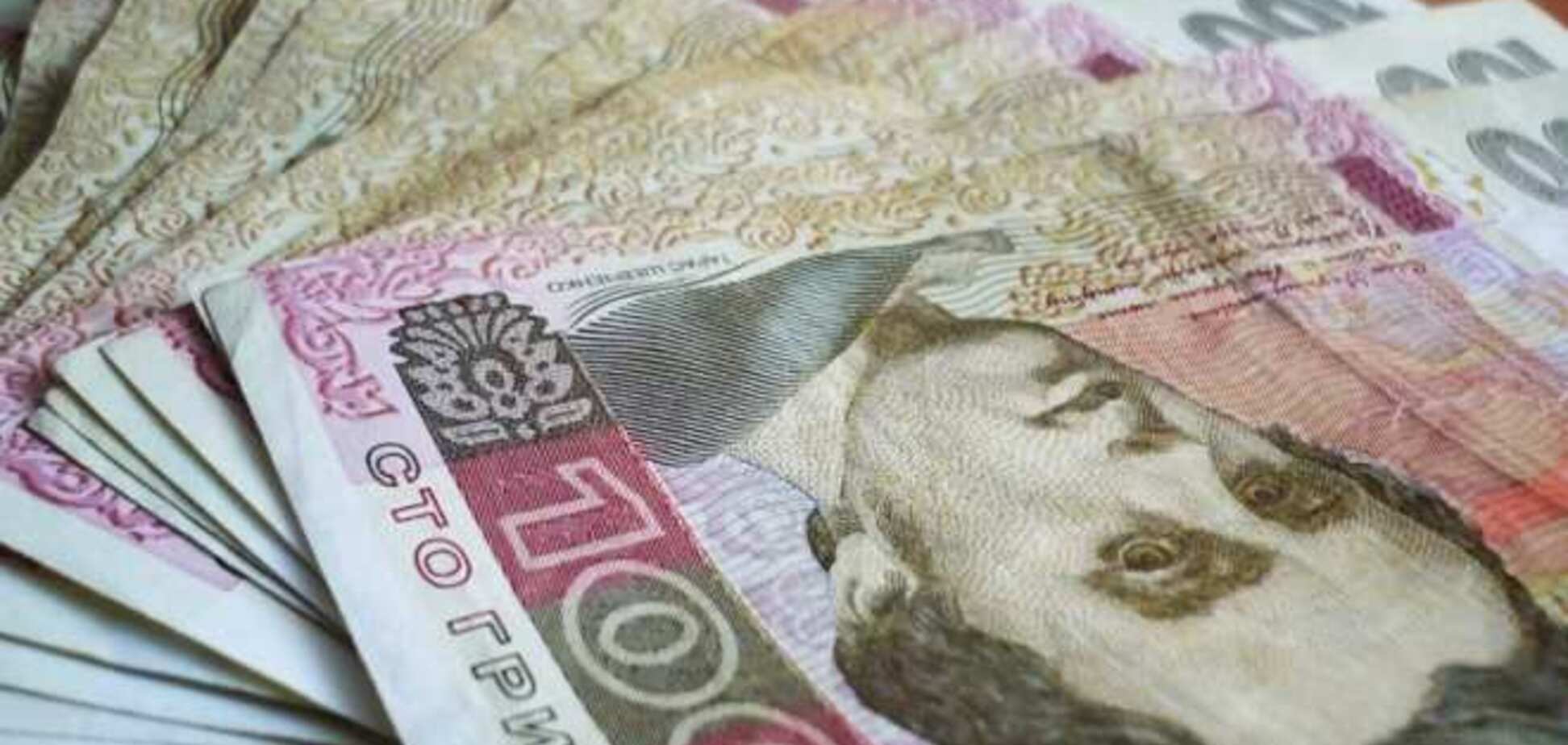 Средняя зарплата украинцев в июне перевалила за 3200 гривен