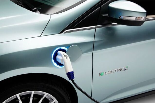 Электрокары развиваются быстрее гибридных и бензиновых авто