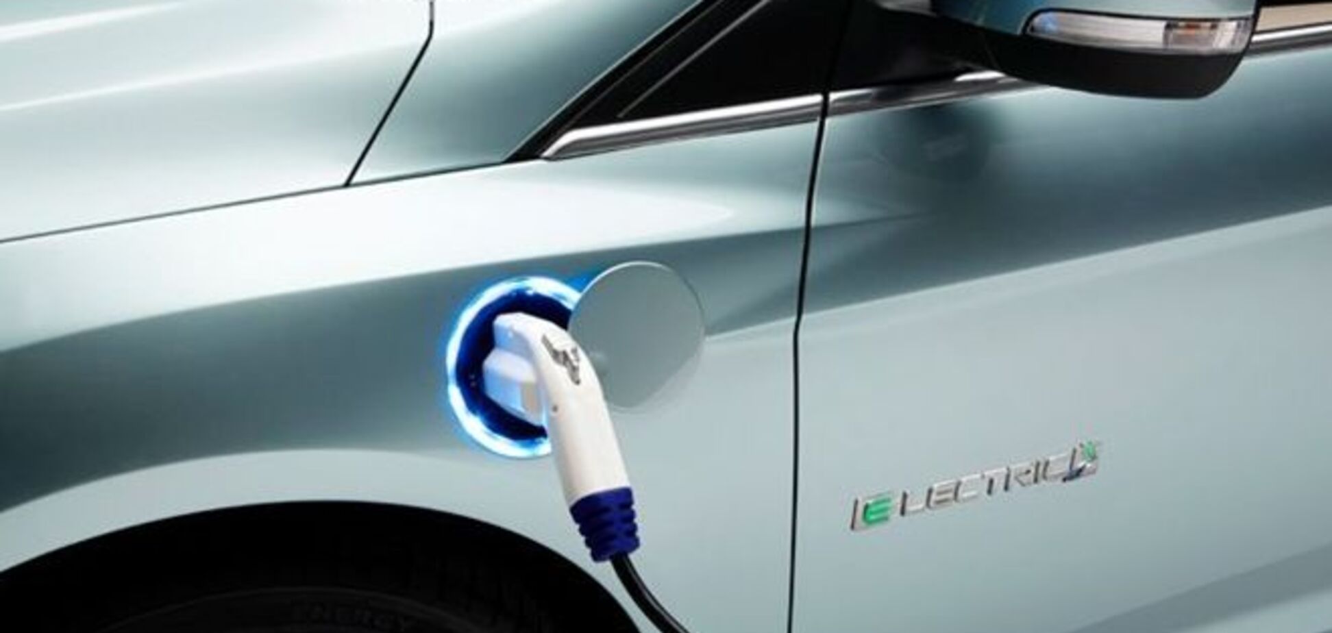 Электрокары развиваются быстрее гибридных и бензиновых авто
