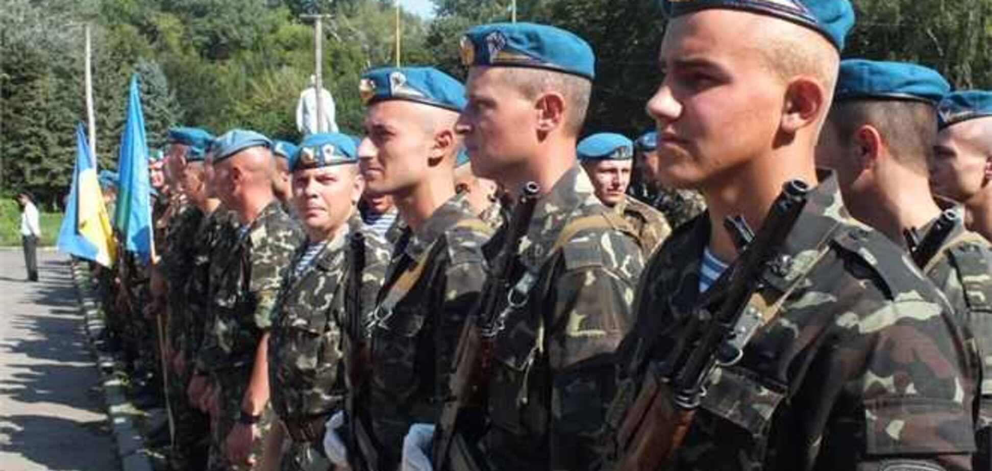 Янукович восхищается голубыми беретами